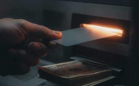 ATM Cash Advance App: Which Apps Give You a Card